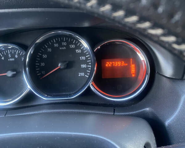 Чорний Дачія Duster, об'ємом двигуна 1.6 л та пробігом 227 тис. км за 10850 $, фото 10 на Automoto.ua