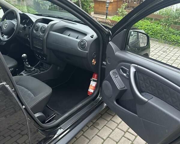 Черный Дачия Duster, объемом двигателя 1.2 л и пробегом 149 тыс. км за 8300 $, фото 17 на Automoto.ua