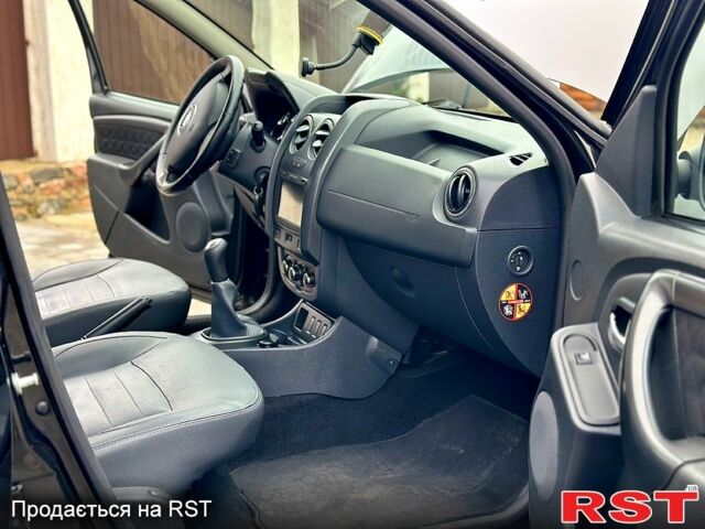 Черный Дачия Duster, объемом двигателя 16 л и пробегом 146 тыс. км за 10800 $, фото 5 на Automoto.ua