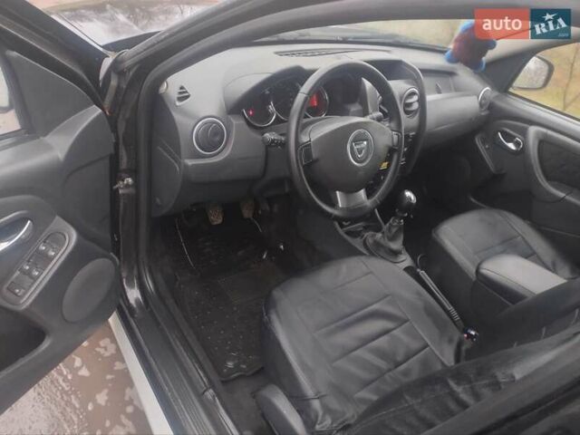 Черный Дачия Duster, объемом двигателя 1.5 л и пробегом 215 тыс. км за 10300 $, фото 2 на Automoto.ua