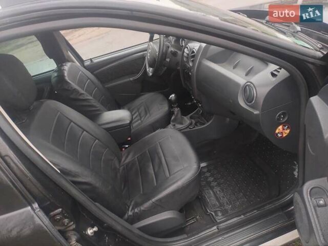 Черный Дачия Duster, объемом двигателя 1.5 л и пробегом 215 тыс. км за 10300 $, фото 1 на Automoto.ua
