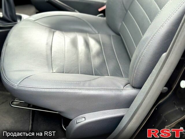 Черный Дачия Duster, объемом двигателя 16 л и пробегом 146 тыс. км за 10800 $, фото 7 на Automoto.ua