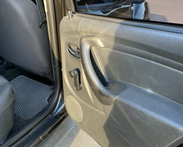 Чорний Дачія Duster, об'ємом двигуна 1.6 л та пробігом 227 тис. км за 10850 $, фото 13 на Automoto.ua