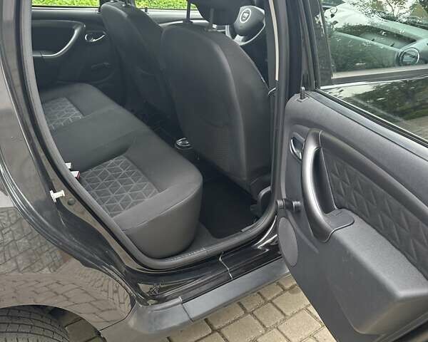 Черный Дачия Duster, объемом двигателя 1.2 л и пробегом 149 тыс. км за 8300 $, фото 18 на Automoto.ua