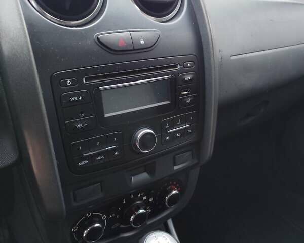Черный Дачия Duster, объемом двигателя 1.6 л и пробегом 174 тыс. км за 9999 $, фото 24 на Automoto.ua