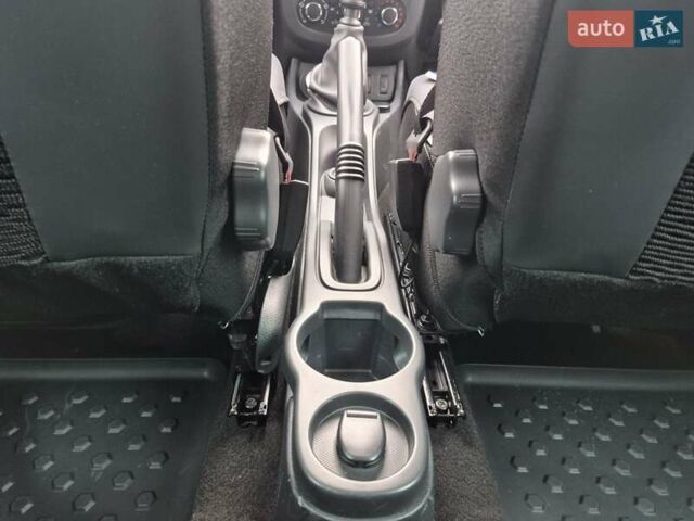 Чорний Дачія Duster, об'ємом двигуна 1.6 л та пробігом 71 тис. км за 11750 $, фото 26 на Automoto.ua