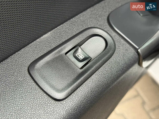 Чорний Дачія Duster, об'ємом двигуна 1.6 л та пробігом 159 тис. км за 10999 $, фото 35 на Automoto.ua