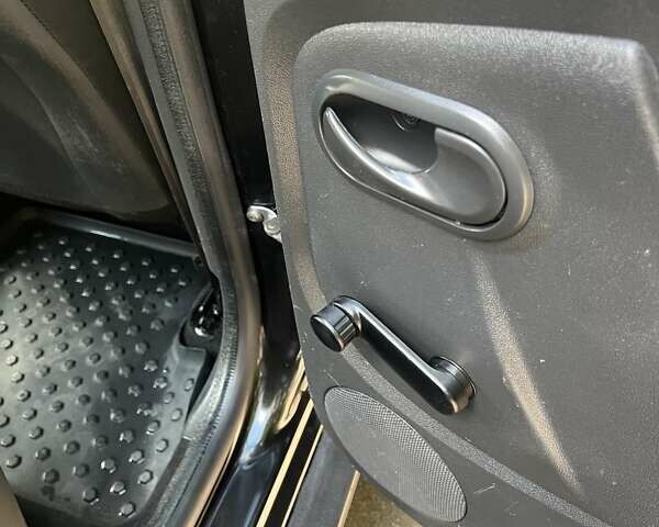 Черный Дачия Duster, объемом двигателя 1.6 л и пробегом 174 тыс. км за 9900 $, фото 72 на Automoto.ua