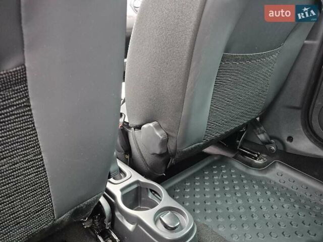 Чорний Дачія Duster, об'ємом двигуна 1.6 л та пробігом 71 тис. км за 11750 $, фото 29 на Automoto.ua