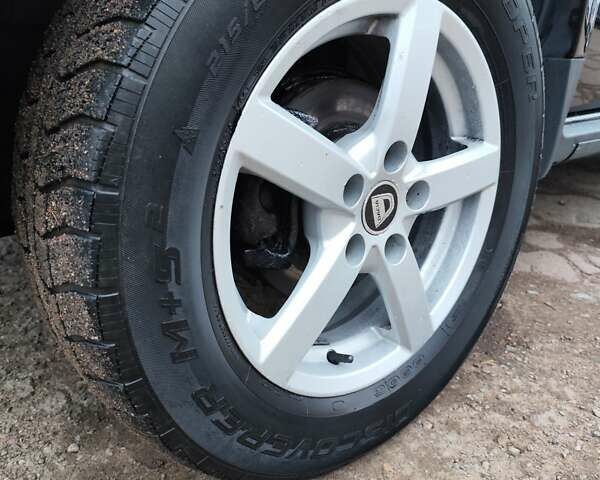 Черный Дачия Duster, объемом двигателя 1.6 л и пробегом 174 тыс. км за 9999 $, фото 17 на Automoto.ua