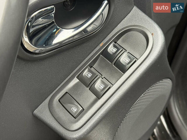 Чорний Дачія Duster, об'ємом двигуна 1.6 л та пробігом 159 тис. км за 10999 $, фото 31 на Automoto.ua