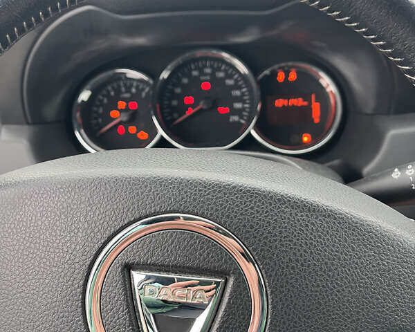 Чорний Дачія Duster, об'ємом двигуна 1.6 л та пробігом 134 тис. км за 11000 $, фото 10 на Automoto.ua