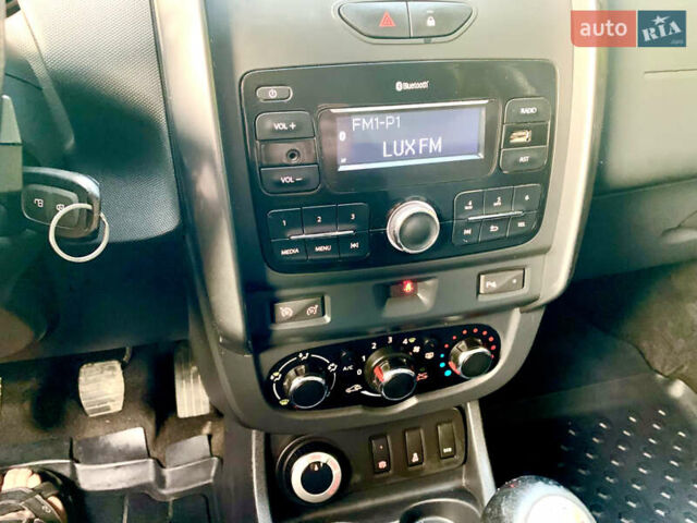 Черный Дачия Duster, объемом двигателя 1.5 л и пробегом 239 тыс. км за 11300 $, фото 41 на Automoto.ua