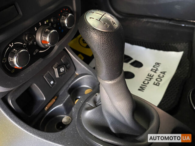 Черный Дачия Duster, объемом двигателя 1.6 л и пробегом 227 тыс. км за 9900 $, фото 13 на Automoto.ua