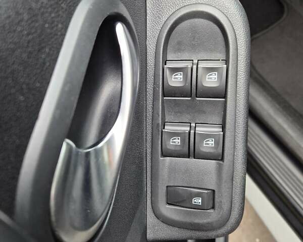 Чорний Дачія Duster, об'ємом двигуна 1.5 л та пробігом 96 тис. км за 12998 $, фото 19 на Automoto.ua