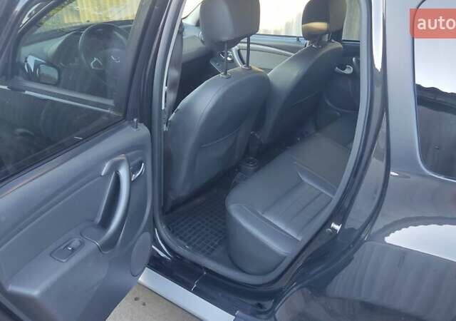 Черный Дачия Duster, объемом двигателя 1.2 л и пробегом 106 тыс. км за 12000 $, фото 9 на Automoto.ua