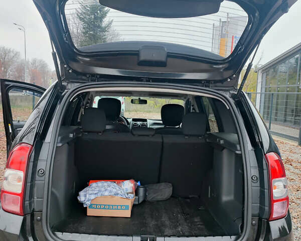 Черный Дачия Duster, объемом двигателя 1.2 л и пробегом 162 тыс. км за 9999 $, фото 5 на Automoto.ua