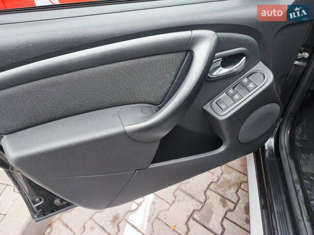 Черный Дачия Duster, объемом двигателя 1.2 л и пробегом 162 тыс. км за 9999 $, фото 11 на Automoto.ua