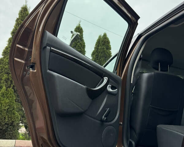 Коричневый Дачия Duster, объемом двигателя 1.6 л и пробегом 170 тыс. км за 8750 $, фото 27 на Automoto.ua