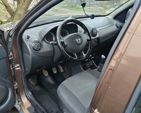 Коричневый Дачия Duster, объемом двигателя 1.5 л и пробегом 230 тыс. км за 8600 $, фото 5 на Automoto.ua