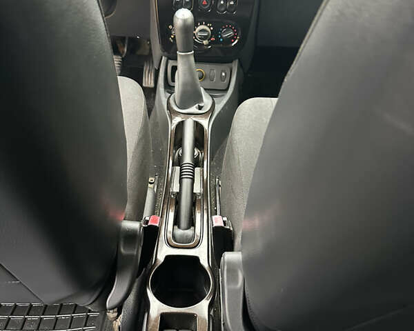 Дачія Duster 2011 у Звенигородка на Automoto.ua Коричневий Дачія Duster, об'ємом двигуна 1.6 л та пробігом 225 тис. км за 6950 $, фото 12 на Automoto.ua