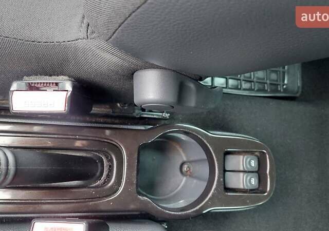 Коричневый Дачия Duster, объемом двигателя 1.6 л и пробегом 225 тыс. км за 7900 $, фото 20 на Automoto.ua