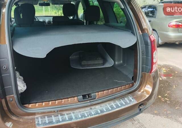 Коричневый Дачия Duster, объемом двигателя 1.5 л и пробегом 302 тыс. км за 9200 $, фото 3 на Automoto.ua