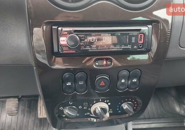 Коричневый Дачия Duster, объемом двигателя 1.6 л и пробегом 225 тыс. км за 7900 $, фото 17 на Automoto.ua