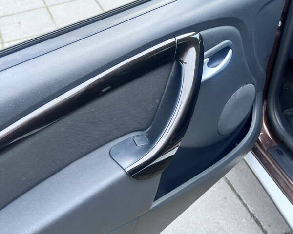 Коричневий Дачія Duster, об'ємом двигуна 1.6 л та пробігом 155 тис. км за 9600 $, фото 8 на Automoto.ua