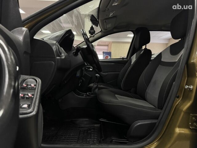 Коричневый Дачия Duster, объемом двигателя 0 л и пробегом 187 тыс. км за 10400 $, фото 10 на Automoto.ua