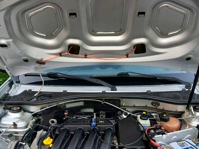 Дачия Duster, объемом двигателя 1.6 л и пробегом 200 тыс. км за 8350 $, фото 5 на Automoto.ua