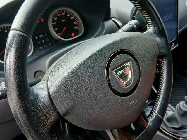 Дачия Duster, объемом двигателя 1.5 л и пробегом 130 тыс. км за 9000 $, фото 11 на Automoto.ua
