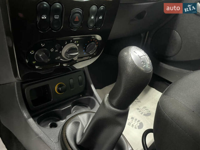Дачия Duster, объемом двигателя 0 л и пробегом 198 тыс. км за 8900 $, фото 47 на Automoto.ua