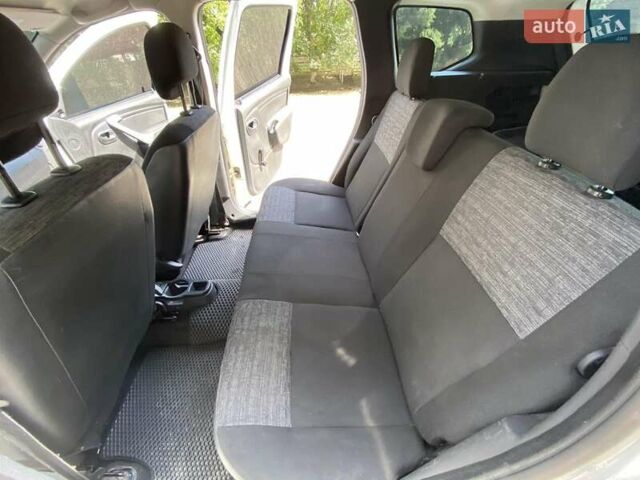 Дачия Duster, объемом двигателя 1.6 л и пробегом 259 тыс. км за 7400 $, фото 6 на Automoto.ua
