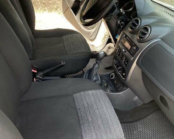 Дачия Duster, объемом двигателя 1.6 л и пробегом 259 тыс. км за 7400 $, фото 8 на Automoto.ua