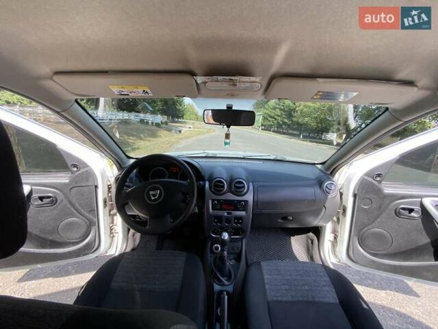 Дачия Duster, объемом двигателя 1.6 л и пробегом 259 тыс. км за 7400 $, фото 4 на Automoto.ua