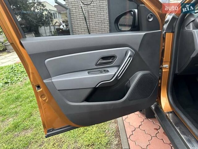 Желтый Дачия Duster, объемом двигателя 1.6 л и пробегом 165 тыс. км за 12900 $, фото 18 на Automoto.ua