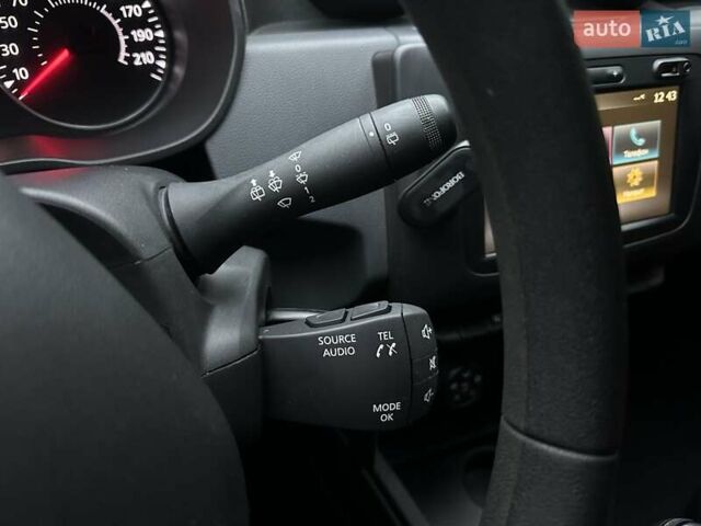 Желтый Дачия Duster, объемом двигателя 1.6 л и пробегом 165 тыс. км за 12900 $, фото 56 на Automoto.ua