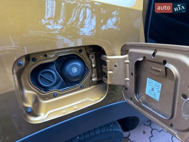 Желтый Дачия Duster, объемом двигателя 1.6 л и пробегом 165 тыс. км за 12900 $, фото 32 на Automoto.ua