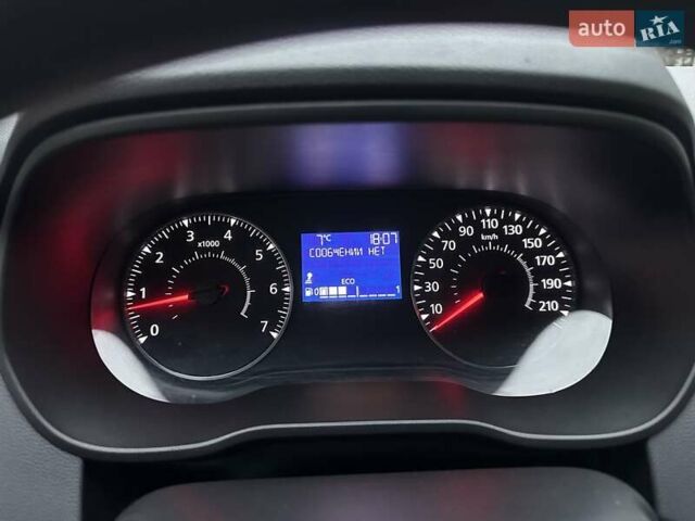 Желтый Дачия Duster, объемом двигателя 1.6 л и пробегом 165 тыс. км за 12900 $, фото 45 на Automoto.ua