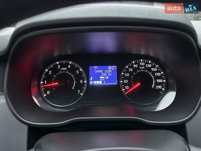 Желтый Дачия Duster, объемом двигателя 1.6 л и пробегом 165 тыс. км за 12900 $, фото 46 на Automoto.ua