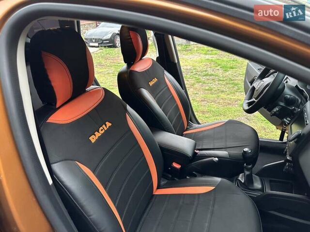 Желтый Дачия Duster, объемом двигателя 1.6 л и пробегом 165 тыс. км за 12900 $, фото 28 на Automoto.ua