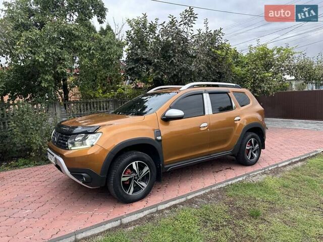 Желтый Дачия Duster, объемом двигателя 1.6 л и пробегом 165 тыс. км за 12900 $, фото 2 на Automoto.ua