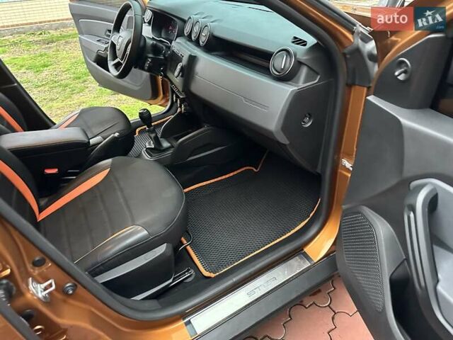 Желтый Дачия Duster, объемом двигателя 1.6 л и пробегом 165 тыс. км за 12900 $, фото 63 на Automoto.ua