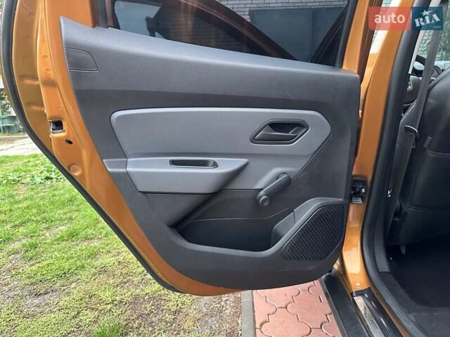 Желтый Дачия Duster, объемом двигателя 1.6 л и пробегом 165 тыс. км за 12900 $, фото 24 на Automoto.ua