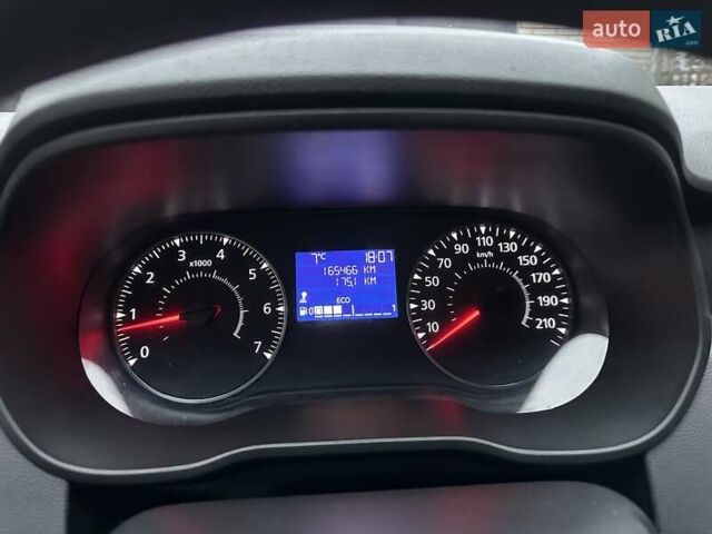 Желтый Дачия Duster, объемом двигателя 1.6 л и пробегом 165 тыс. км за 12900 $, фото 44 на Automoto.ua