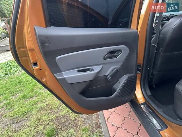 Желтый Дачия Duster, объемом двигателя 1.6 л и пробегом 165 тыс. км за 12900 $, фото 22 на Automoto.ua