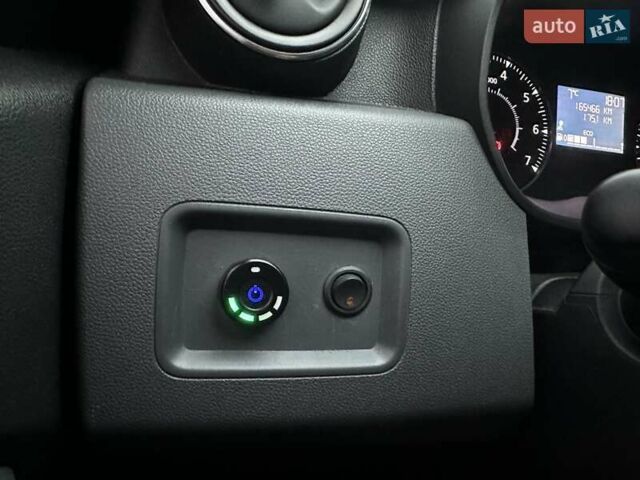 Желтый Дачия Duster, объемом двигателя 1.6 л и пробегом 165 тыс. км за 12900 $, фото 43 на Automoto.ua