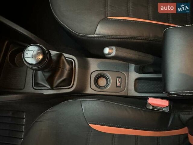 Желтый Дачия Duster, объемом двигателя 1.6 л и пробегом 165 тыс. км за 12900 $, фото 59 на Automoto.ua