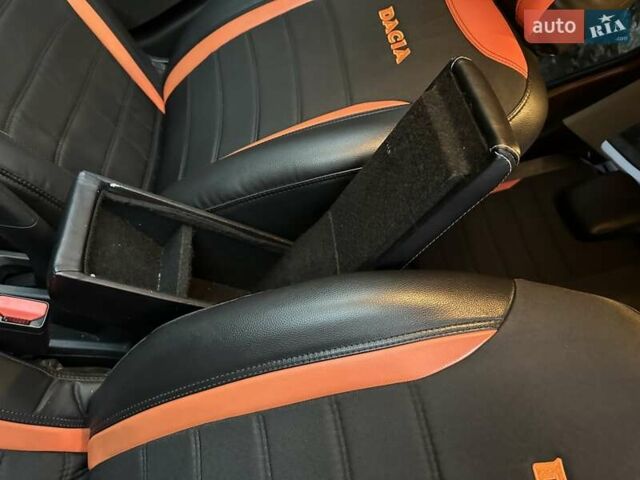 Желтый Дачия Duster, объемом двигателя 1.6 л и пробегом 165 тыс. км за 12900 $, фото 60 на Automoto.ua